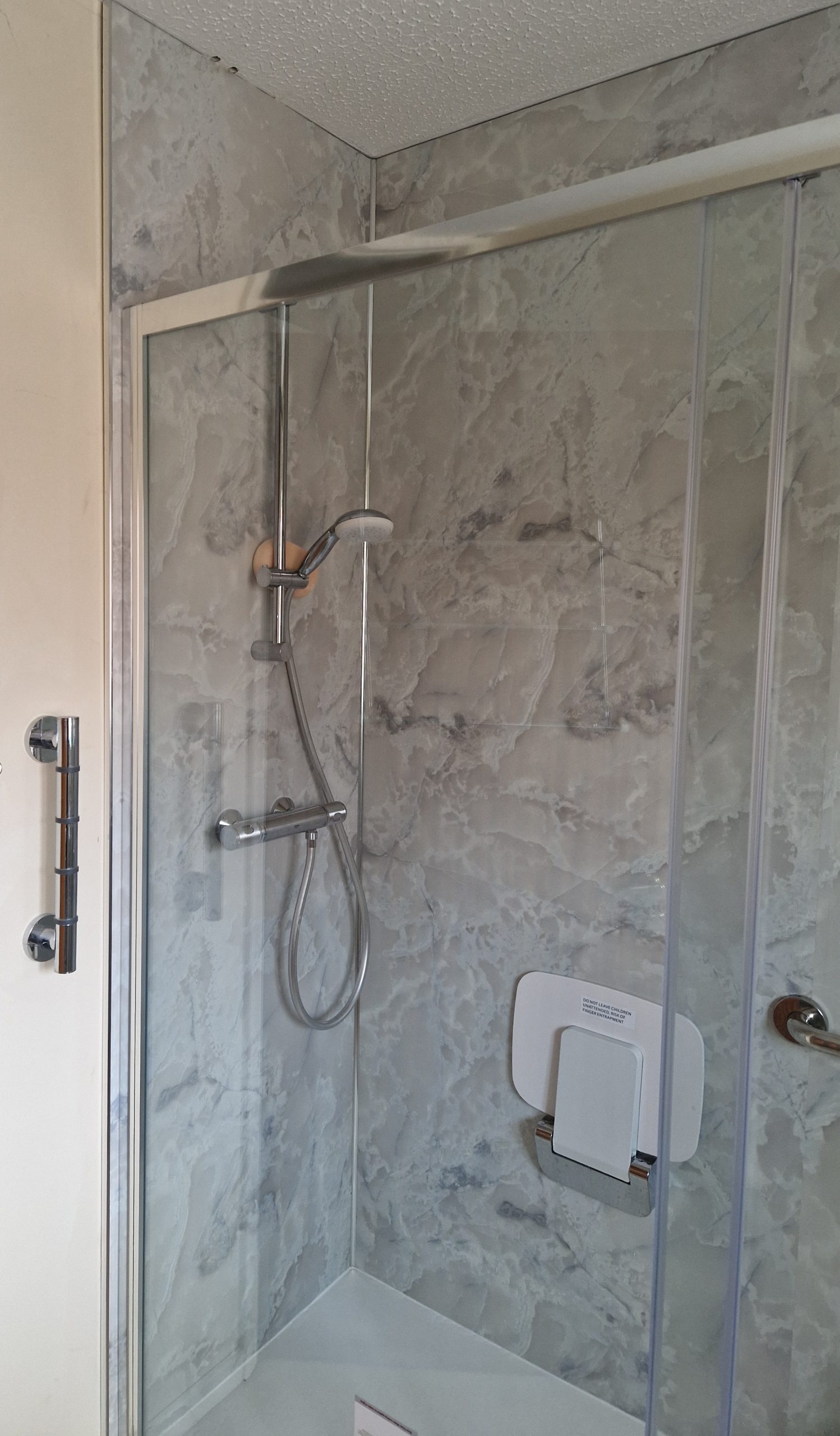Accessible shower room scaled Facelift